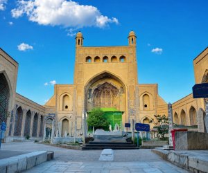 فرزانه ی عشق و عرفان